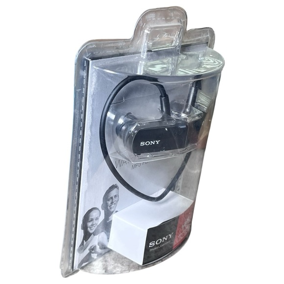 New Sony Walkman 2GB Water Resistant MP3 Digital Music Player Black NWZ-W252 - Picture 2 of 10